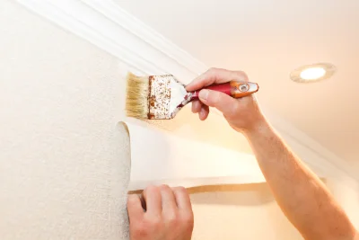 Pose de papier peint à Croisy-sur-Eure — revêtements muraux et toiles de verre